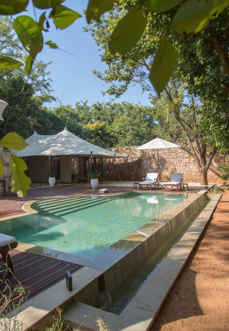 pool at dining at SUJÃN Sher Bagh