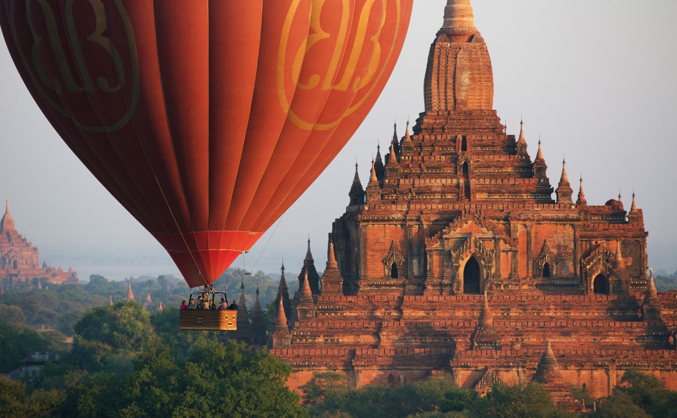 hot air balloon Bagan Myanmar