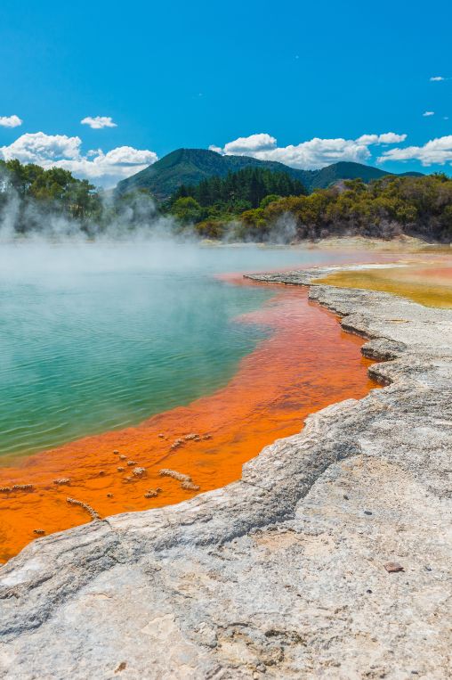 Champagne pool Wai O Tapu New Zealand