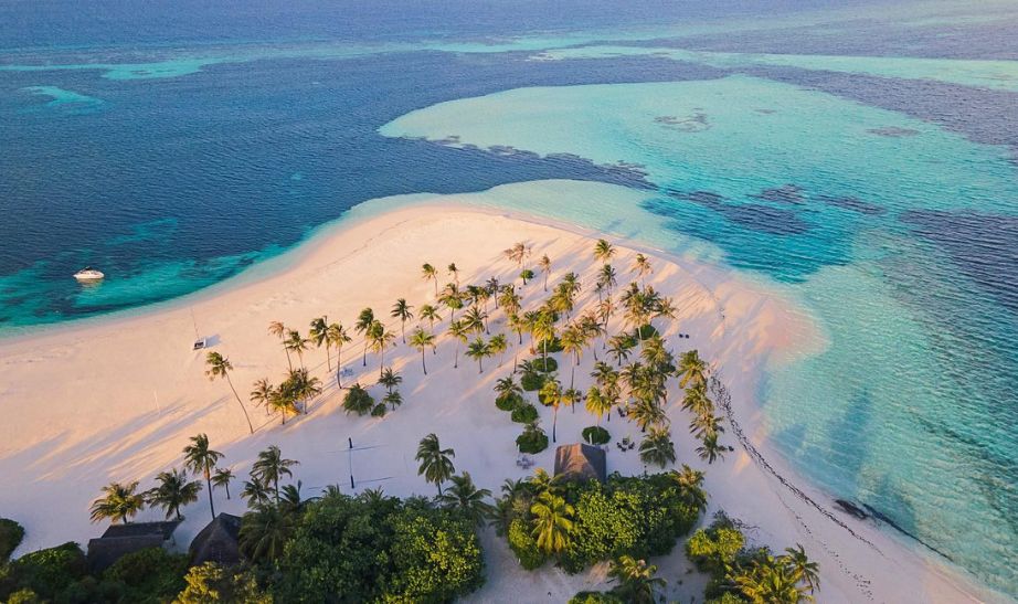 Iru beach Six Senses Kanuhura Maldives