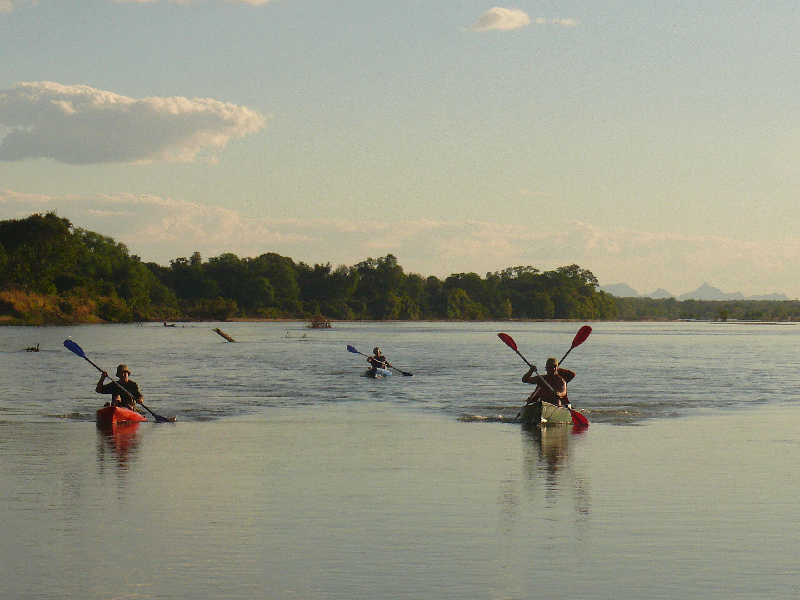 Lugenda canoeing