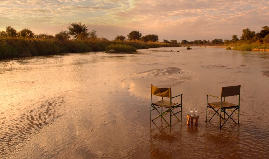 Mwaleshi Camp river bed Zambia