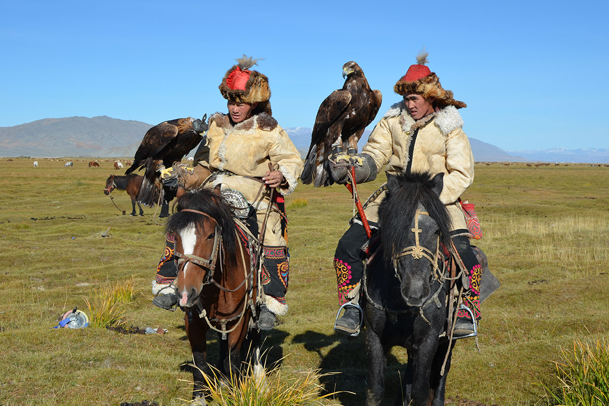 Ou day with eagle hunters in Mongolia