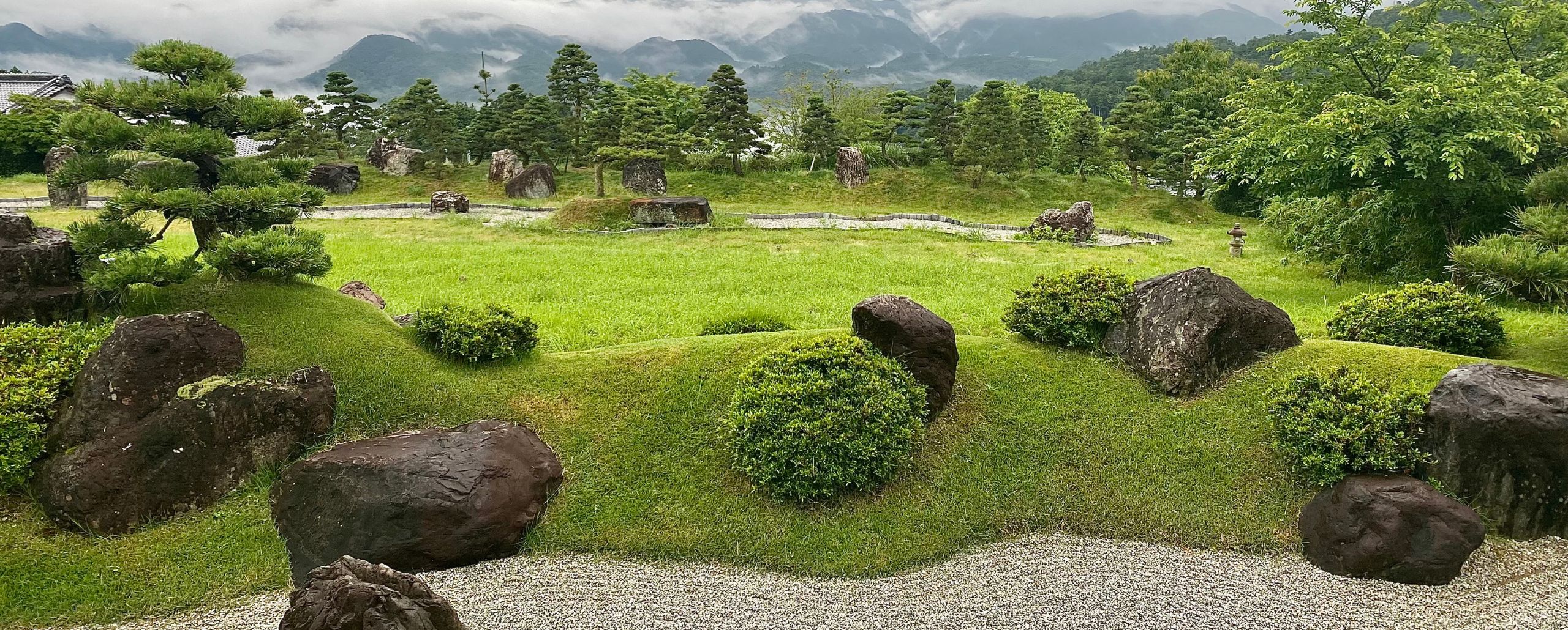 Sasayuri-Ann surroundings