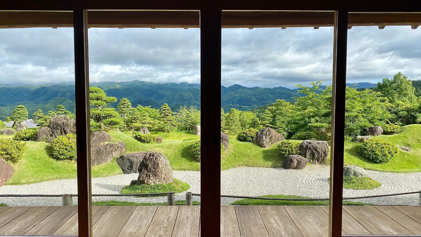 Sasayuri-Ann floor to ceiling windows