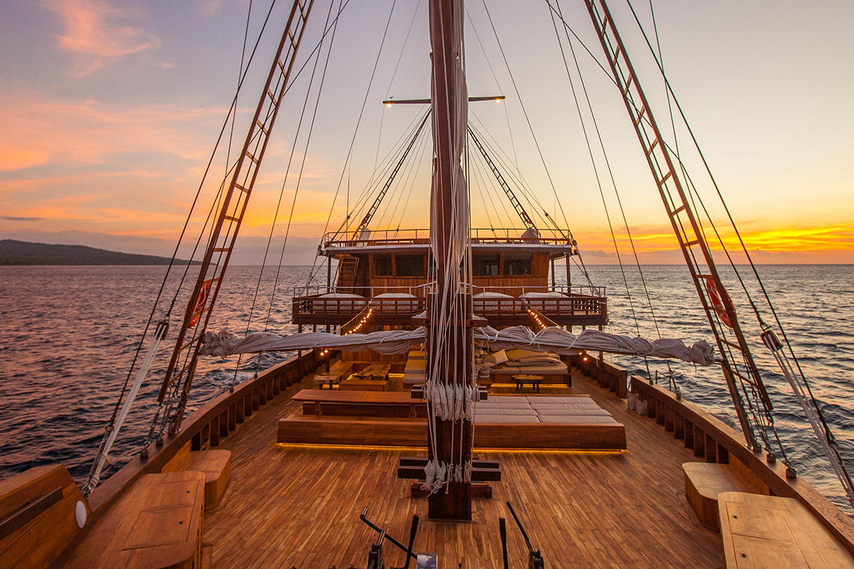 prana by atzaro deck