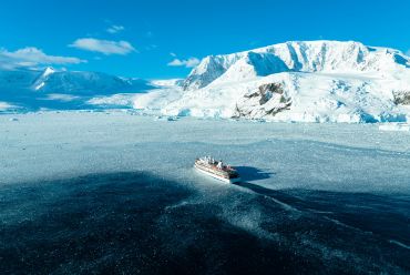 Entering the ice with the Greg Mortimer