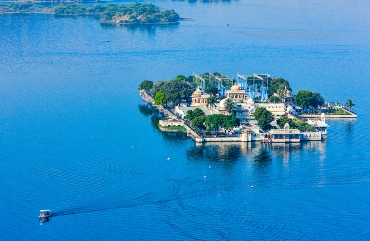 Jag Mandir Palace, Lake Pichola, Udaipur, Rajasthan, India, Asia