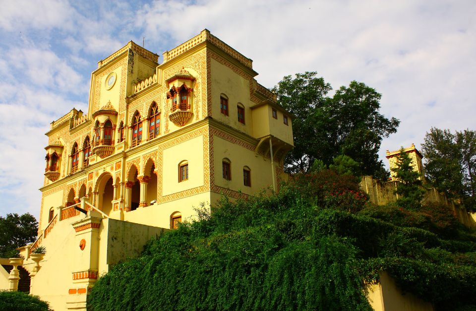 Ananda in the Himalayas, Uttarakhand