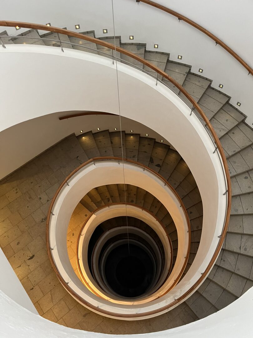 winding staircase, Clos Apalta