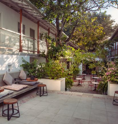 Courtyard, Fort Bazaar, Galle, Sri Lanka