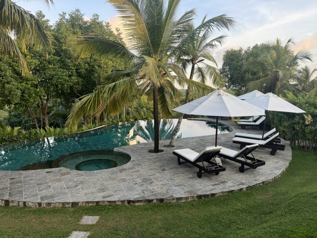 swimming pool at tekanda lodge, sri lanka