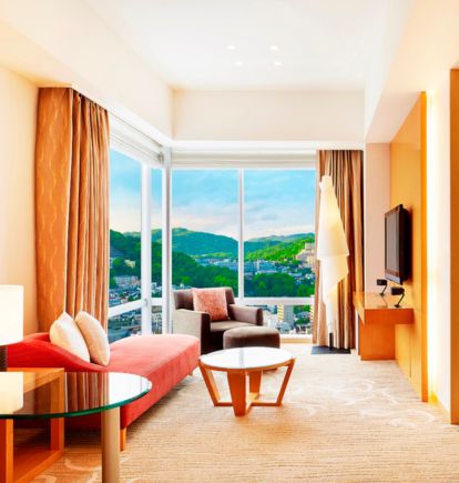 Corner Club Living Room, Sheraton Grand Hiroshima, Hiroshima, Japan